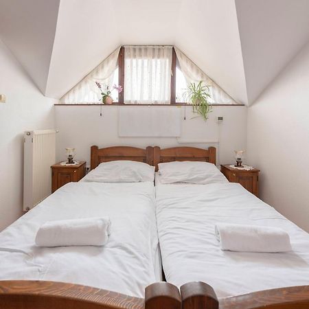 Bed And Breakfast Mili Vrh 캄니크 외부 사진