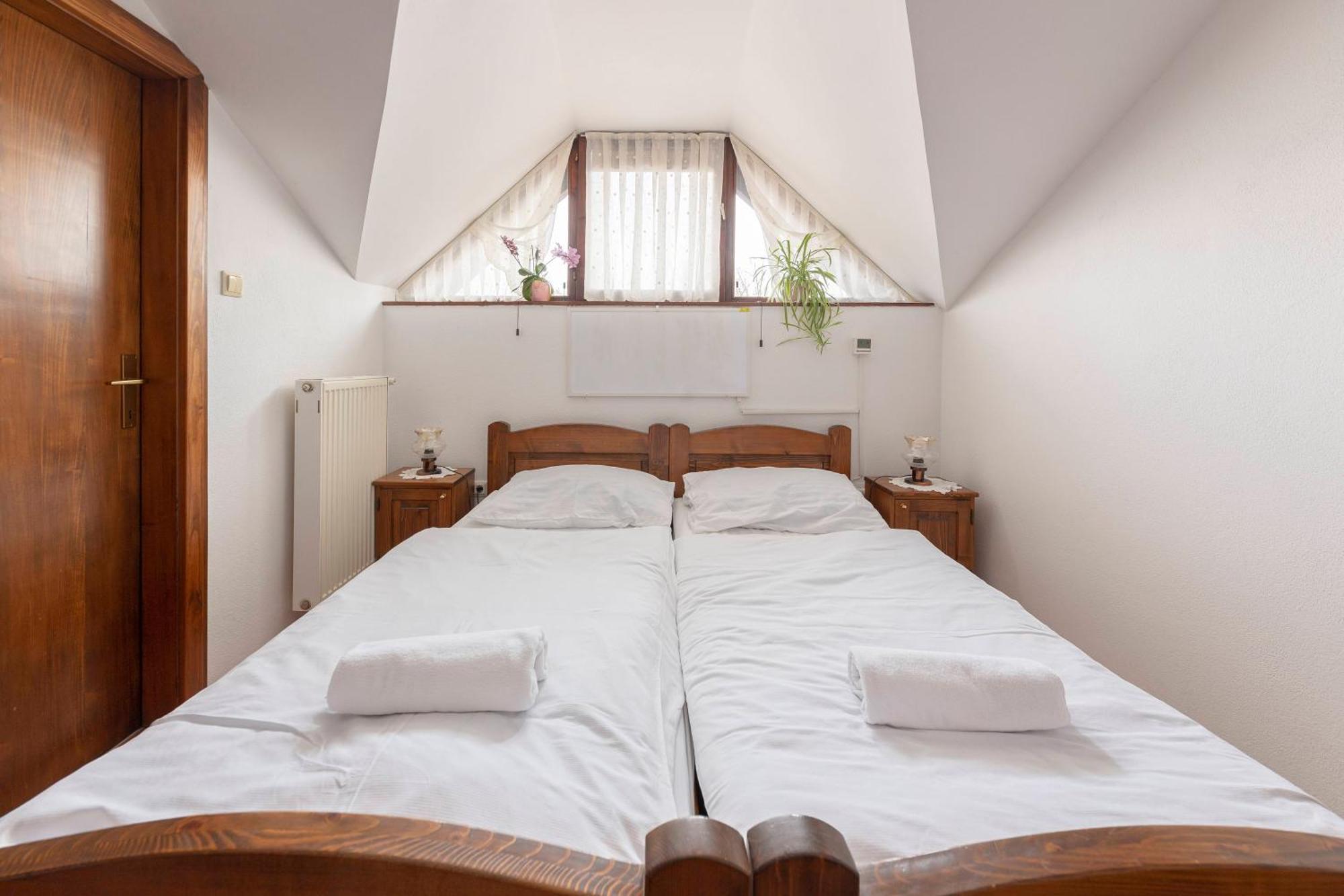 Bed And Breakfast Mili Vrh 캄니크 외부 사진
