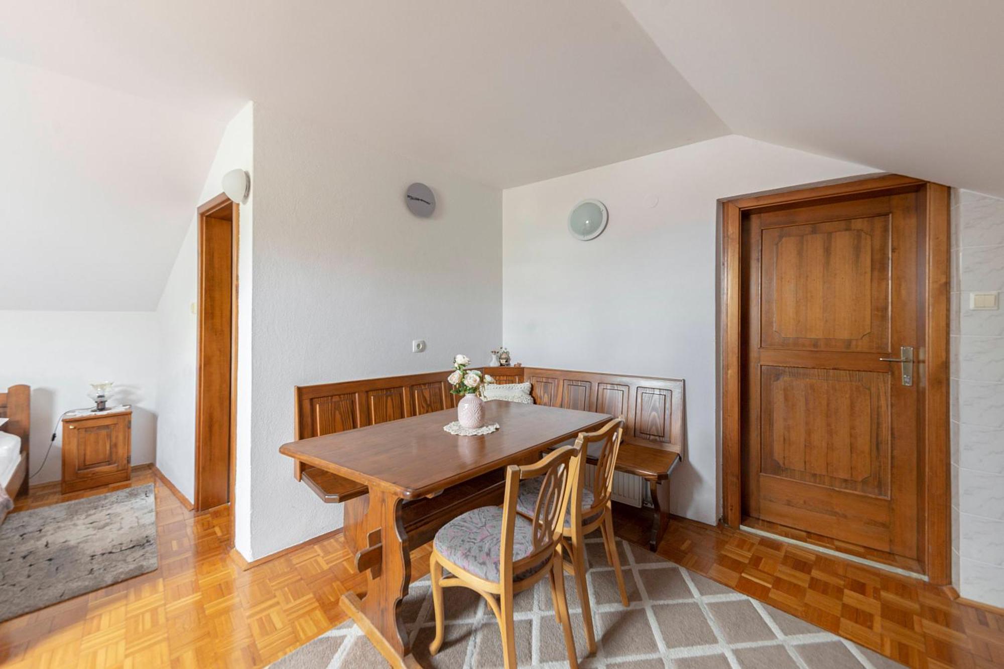 Bed And Breakfast Mili Vrh 캄니크 외부 사진
