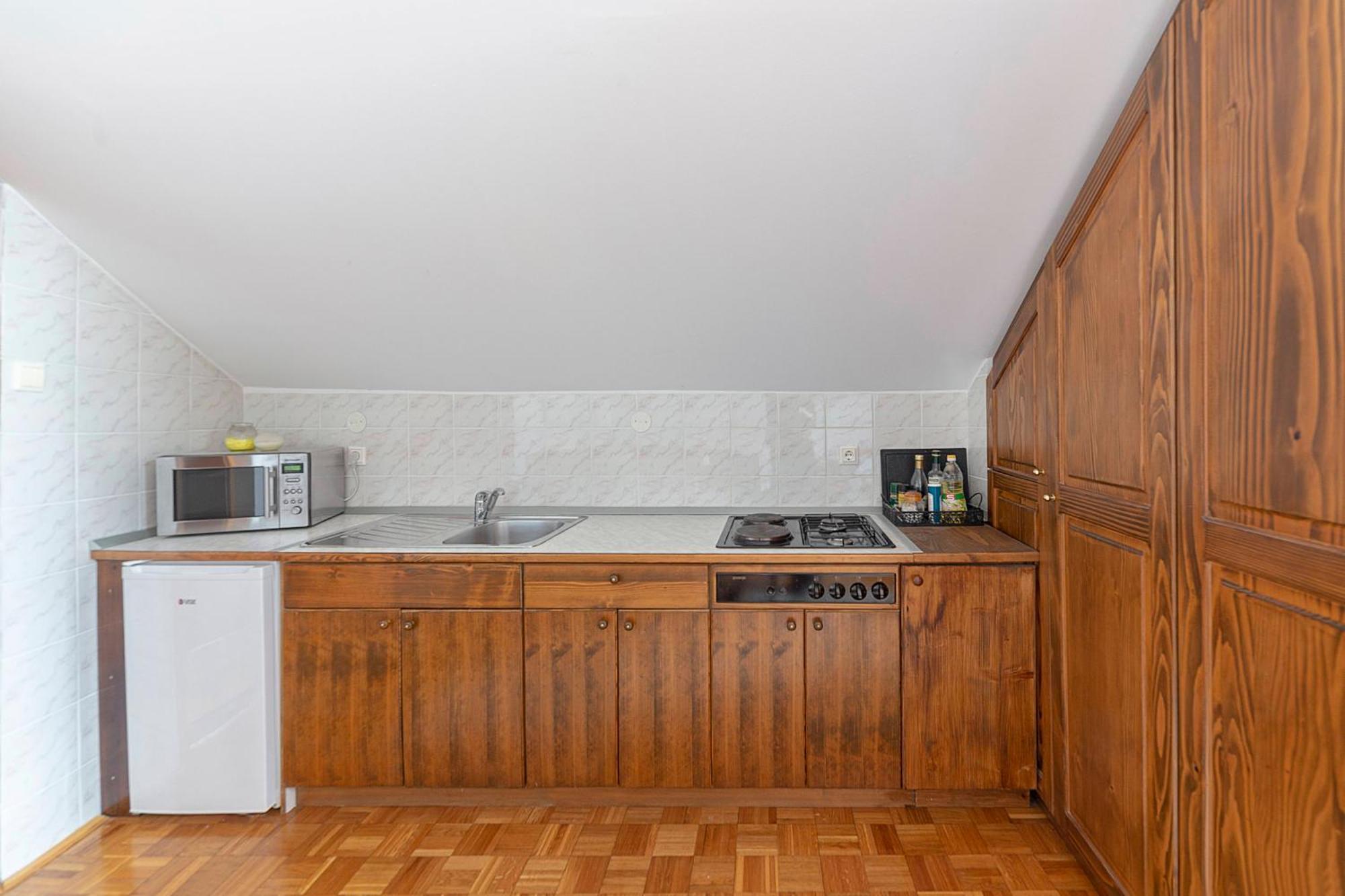 Bed And Breakfast Mili Vrh 캄니크 외부 사진