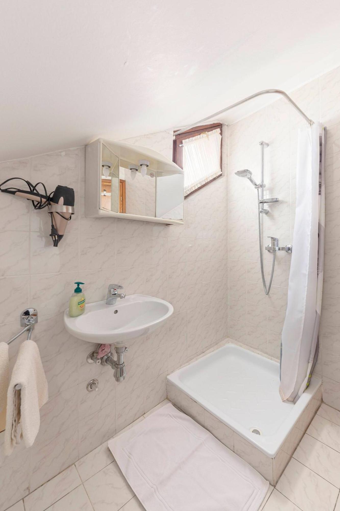 Bed And Breakfast Mili Vrh 캄니크 외부 사진