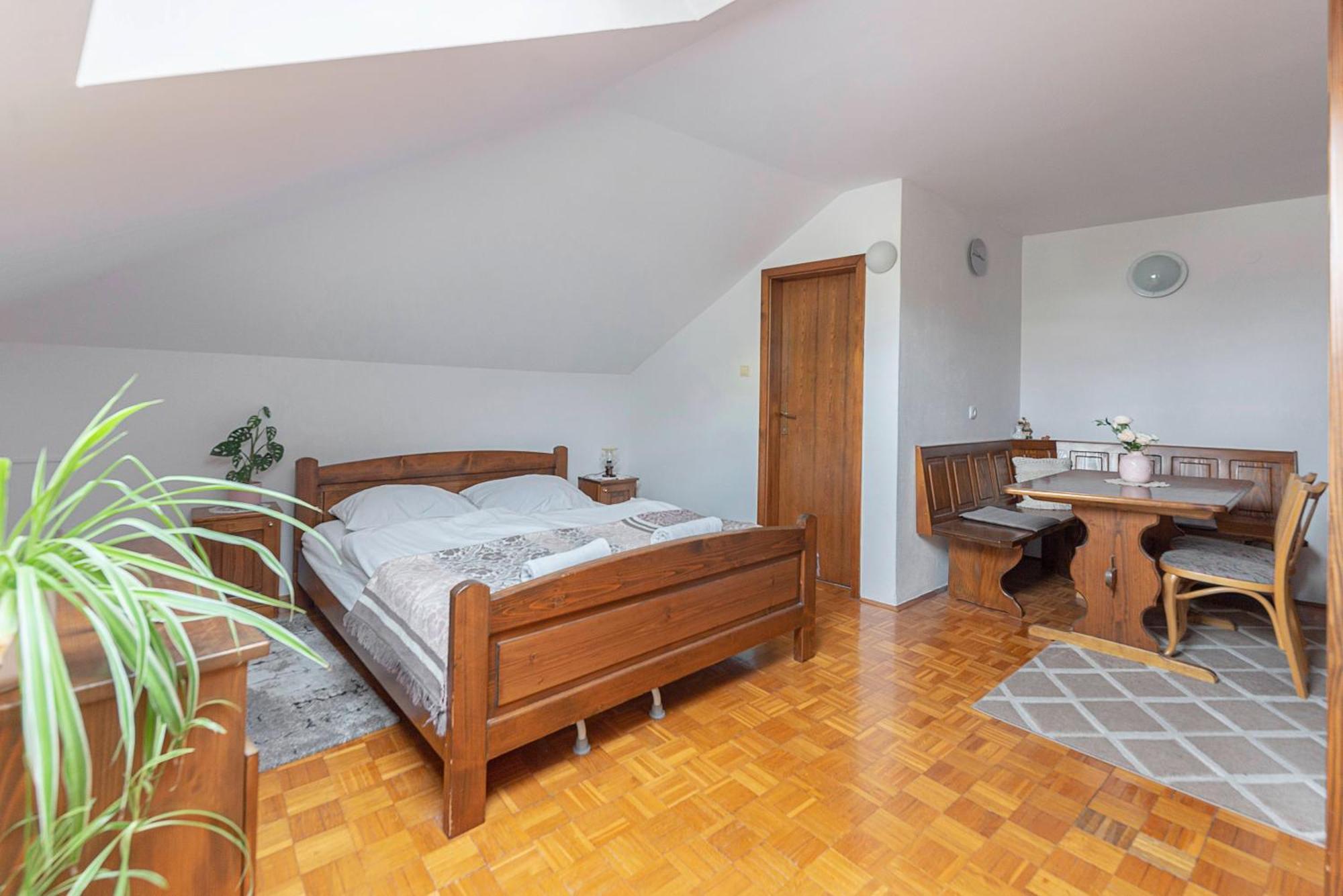 Bed And Breakfast Mili Vrh 캄니크 외부 사진