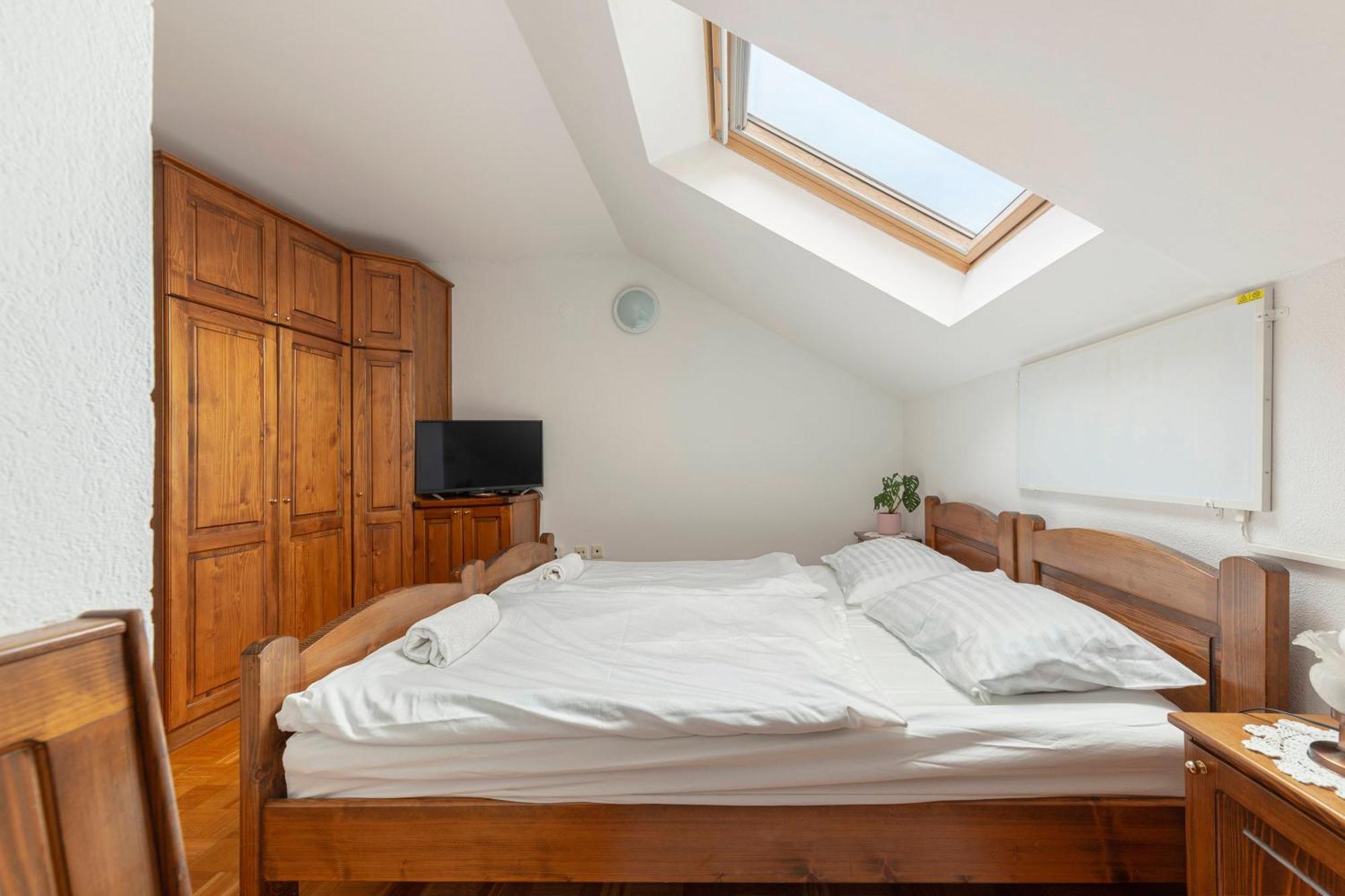 Bed And Breakfast Mili Vrh 캄니크 외부 사진