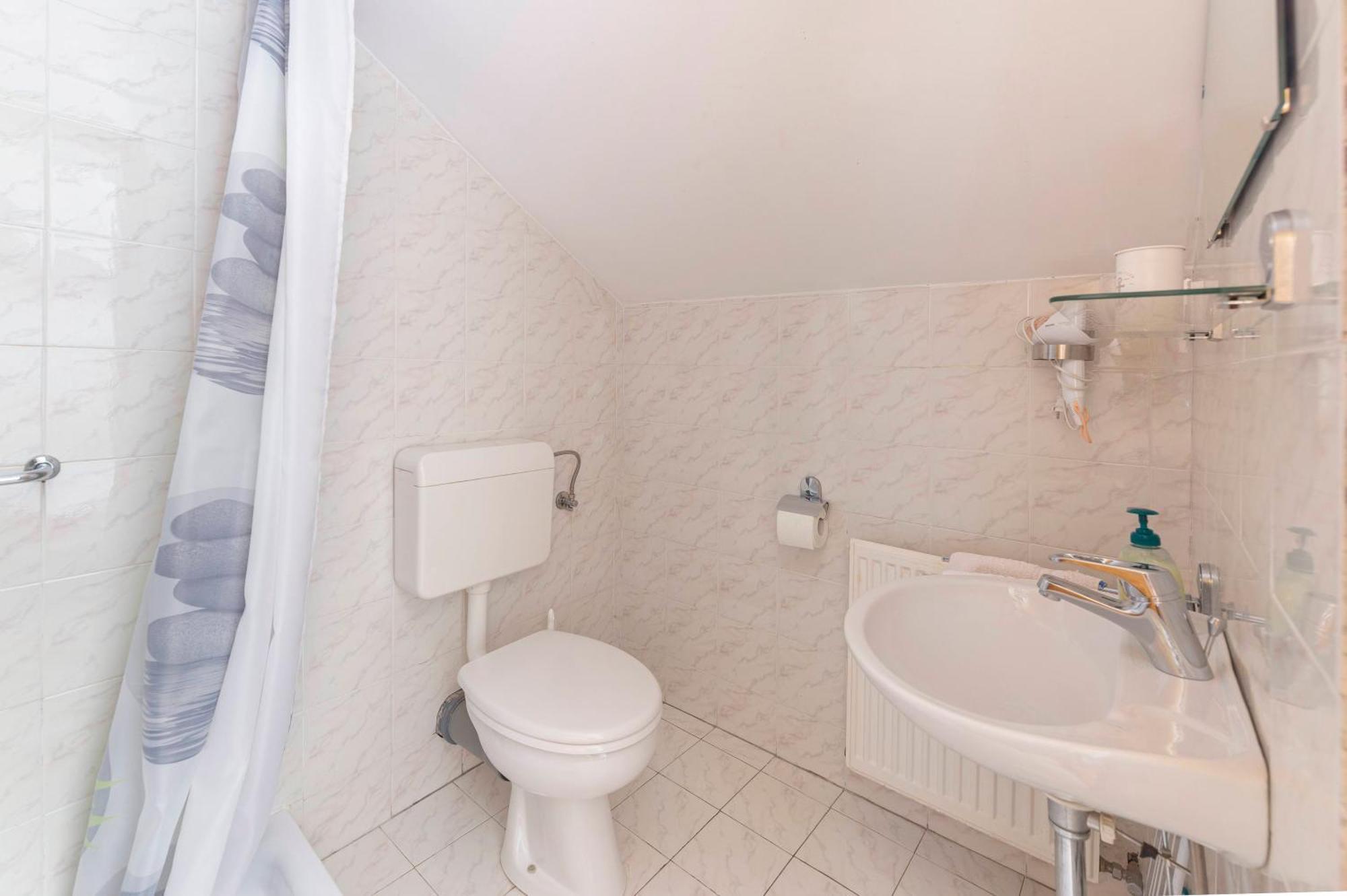 Bed And Breakfast Mili Vrh 캄니크 외부 사진