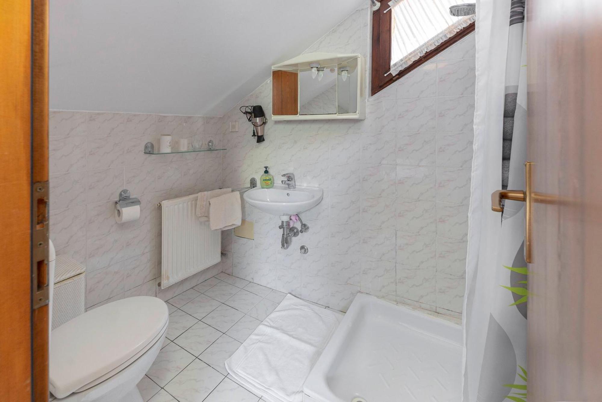 Bed And Breakfast Mili Vrh 캄니크 외부 사진