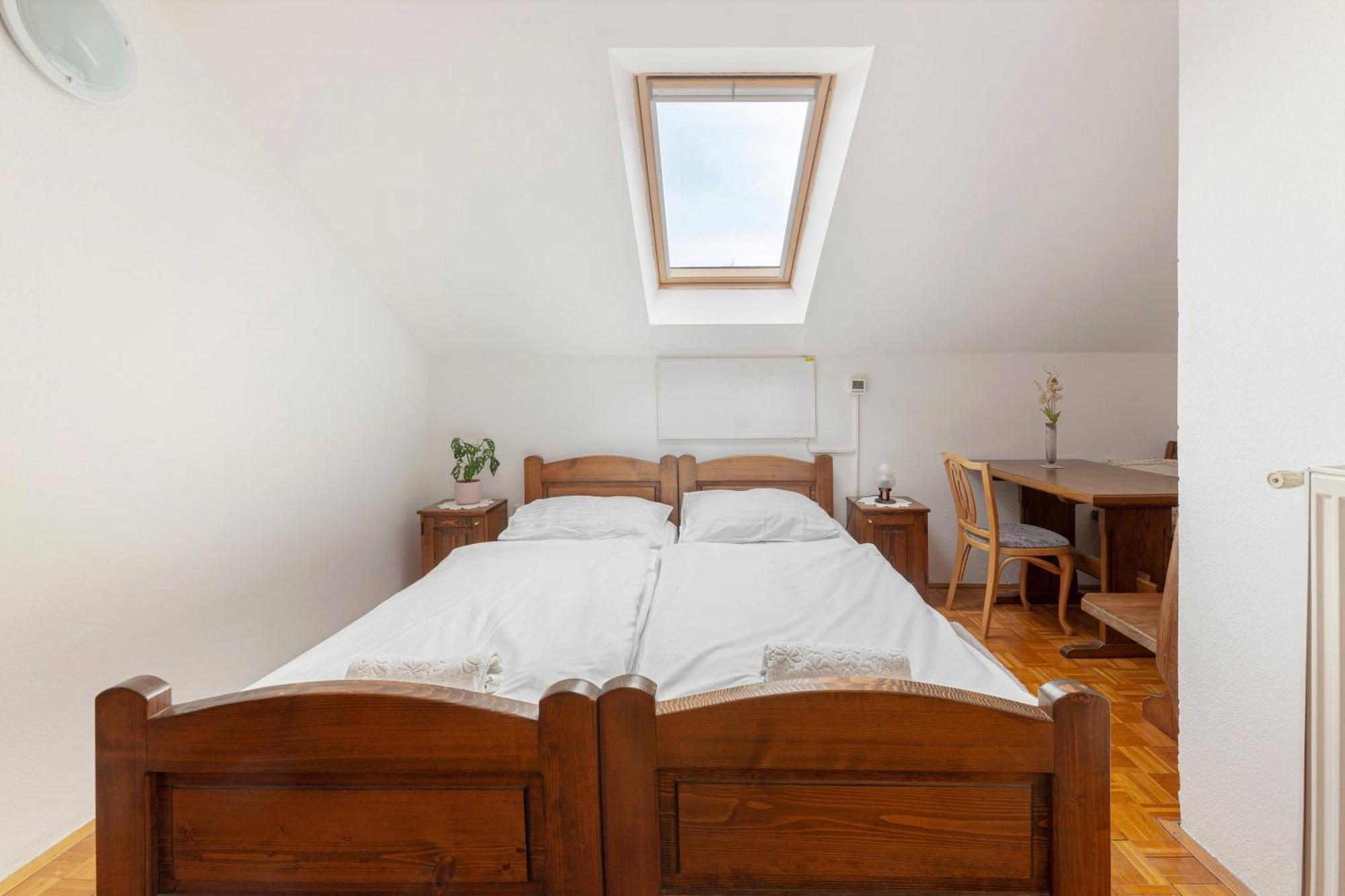 Bed And Breakfast Mili Vrh 캄니크 외부 사진