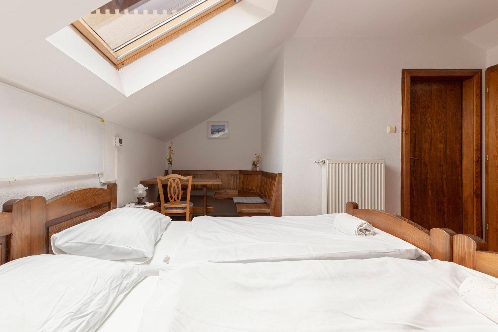 Bed And Breakfast Mili Vrh 캄니크 외부 사진