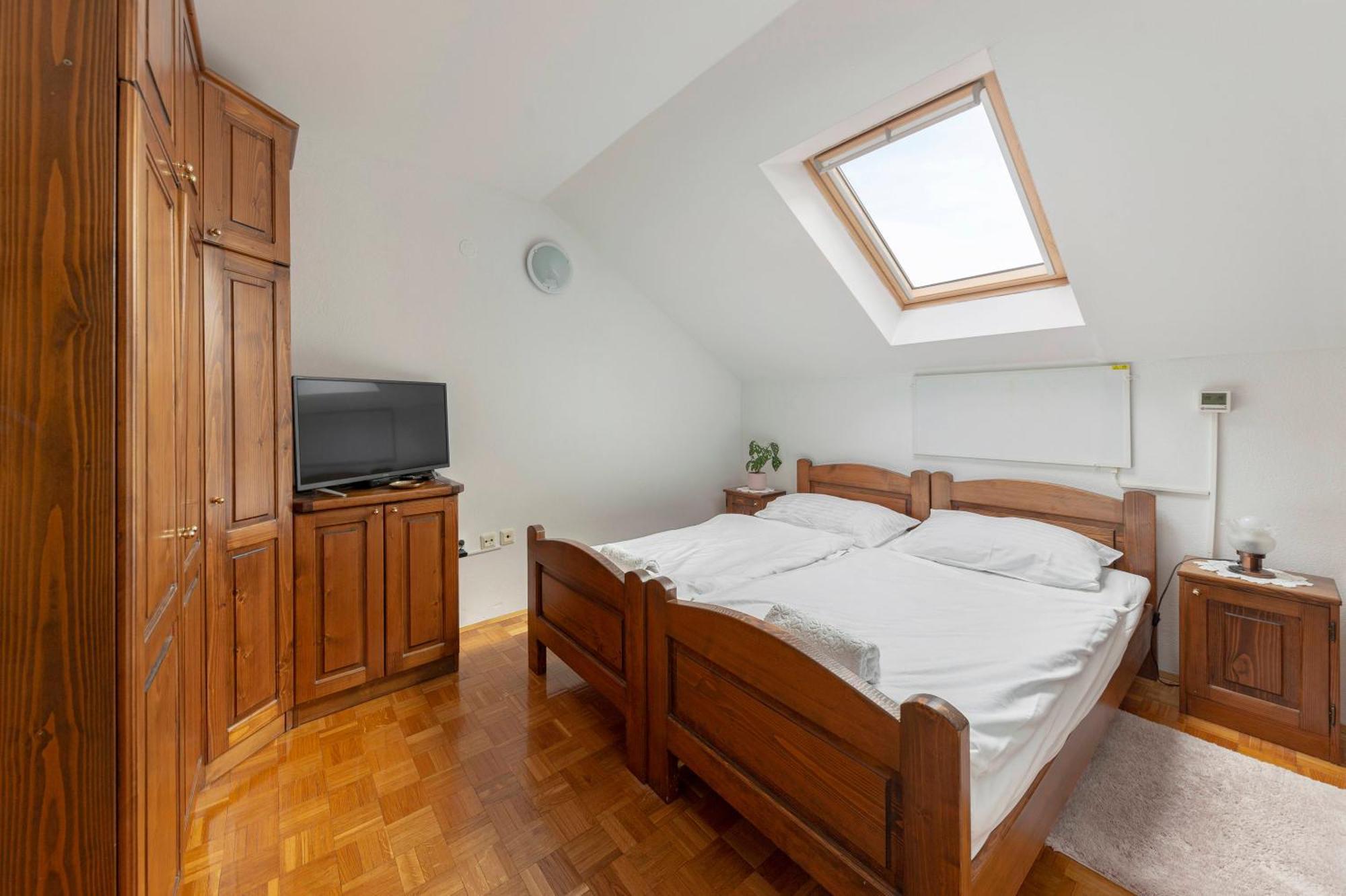 Bed And Breakfast Mili Vrh 캄니크 외부 사진